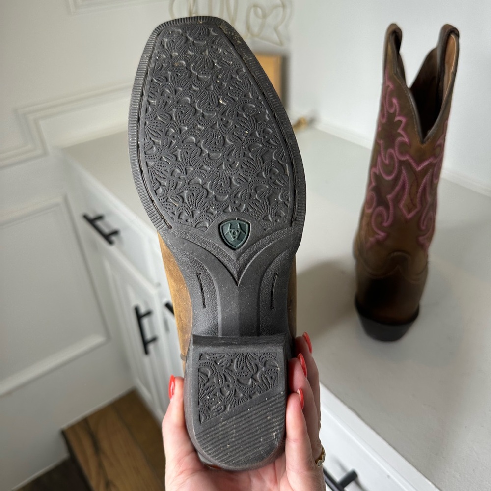 **SOLD**Ariat Women’s Western Cowboy Boots – Brown Leather with Pink Stitching - Picture 7 of 8